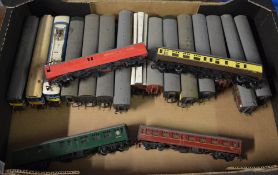 Large quantity of unboxed OO gauge carriages including Tri-Ang