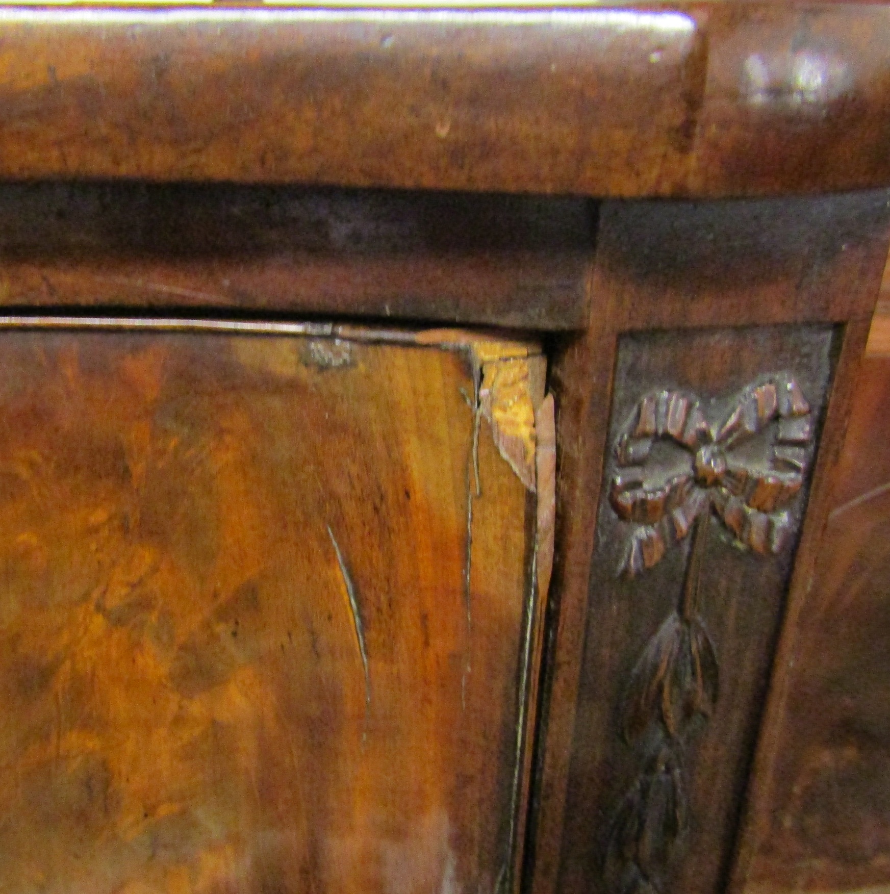 George III serpentine front mahogany sideboard on tapering fluted legs with Adam style carved - Image 9 of 11