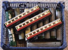 Quantity of OO gauge railway carriages,