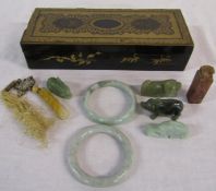 Lacquered box (af) containing assorted jade carvings and bangles etc