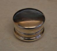 Small silver trinket pot / pill pot, total approx weight 0.