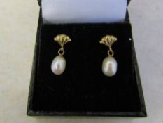 Pair of 9ct gold pearl earrings L 16 mm