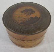 Round treen box D 18.