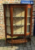 Edwardian serpentine fronted display cabinet H 168 cm L 112 cm