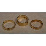 3 9ct gold bands, total approx weight 6.