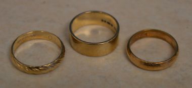 3 9ct gold bands, total approx weight 6.