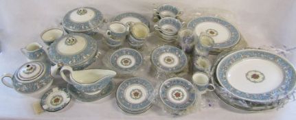 6 place Wedgwood 'Florentine' pattern dinner/tea service consisting of tea plates,