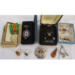 Various silver jewellery inc brooches and rings,