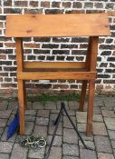 Saddle stand, hoof dressing tools,