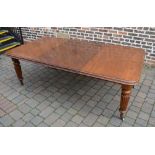 Victorian mahogany wind out dining table on reeded legs with 2 leaves (extends to 222cm by 118cm)