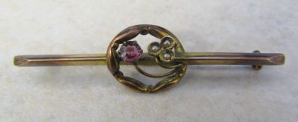9ct gold brooch with amethyst and seed pearls (metal pin) total weight 1.