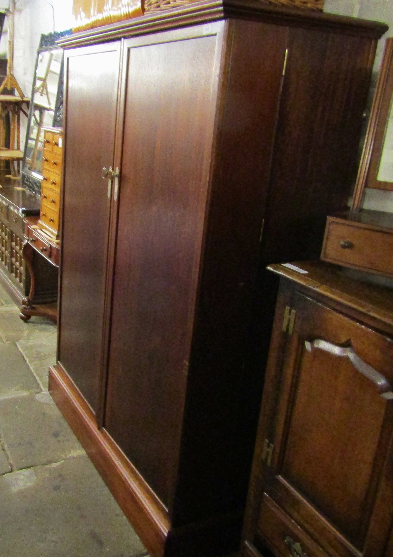 Mahogany fitted thick door Compactom wardrobe Ht 175cm W 128cm - Image 3 of 14