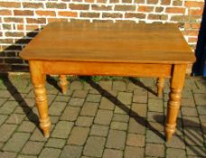 Victorian pine farmhouse kitchen table 122 cm x 90 cm