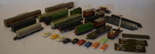 Various loose model railway including locomotives, tenders, wagons,