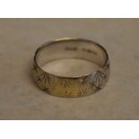 9ct gold decorated band, total approx weight 3.