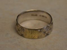 9ct gold decorated band, total approx weight 3.