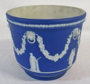 Wedgwood blue jasperware jardiniere decorated with classical scenes H 20 cm D 23 cm