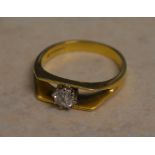 18ct gold diamond solitaire ring in an unusual, bespoke setting, total approx weight 4.
