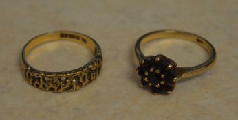 9ct gold garnet daisy ring and a 9ct gold ring, total approx weight 3.
