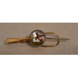 Ornate 14kt gold reverse intaglio tie clip shaped as a double barrel hunting shotgun,