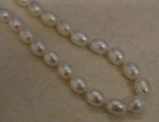 Pearl necklace with individually knotted pearls on a 9ct gold clasp, total approx weight 39g,