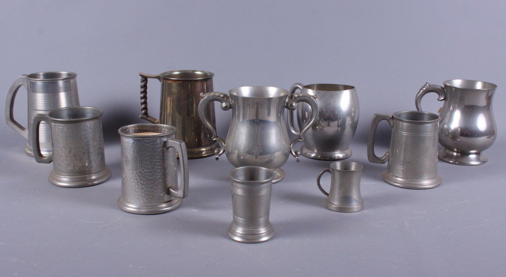 A quantity of pewter tankards, various - Image 2 of 2