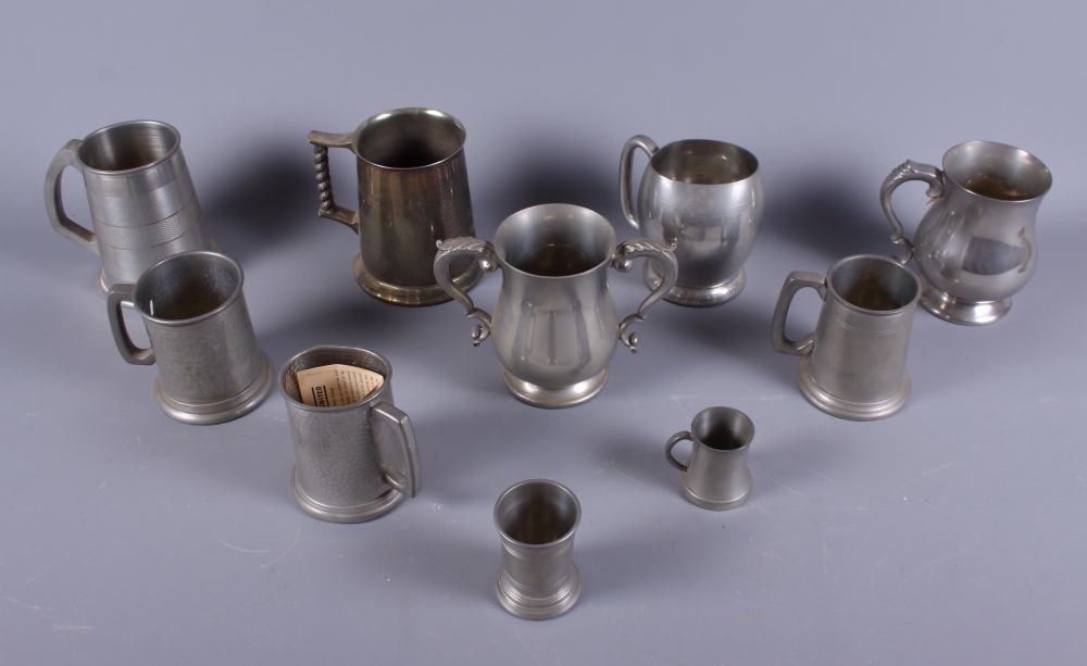 A quantity of pewter tankards, various