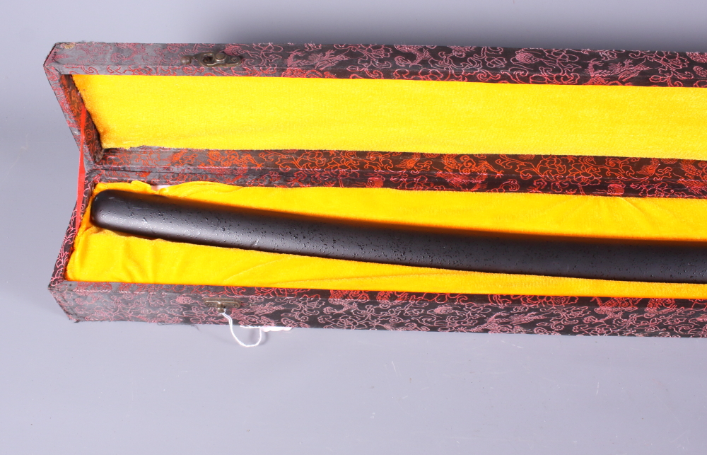 A well reproduced Japanese samurai sword, in fitted felt lined box - Image 4 of 7