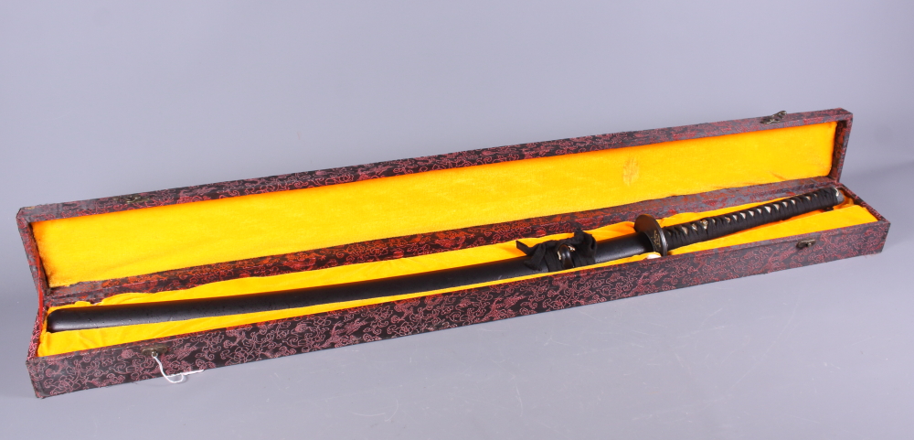 A well reproduced Japanese samurai sword, in fitted felt lined box