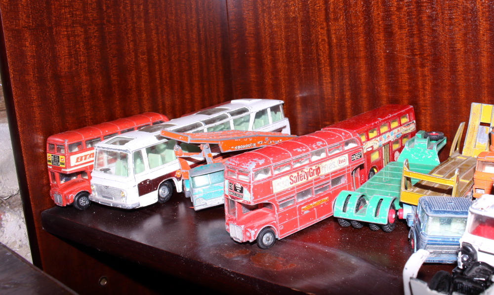 A collection of various Matchbox, Dinky and other die-cast model vehicles (all well played with) - Image 4 of 6