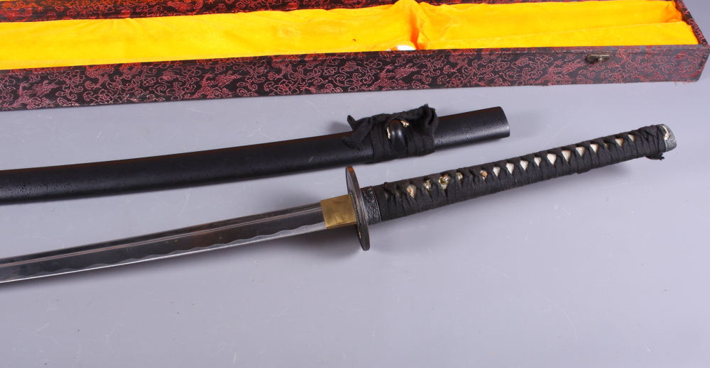 A well reproduced Japanese samurai sword, in fitted felt lined box - Image 6 of 7