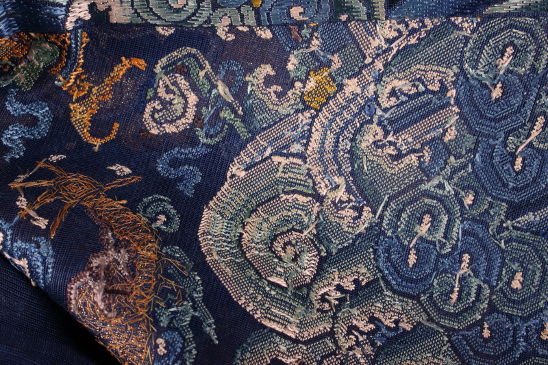 A Mandarin embroidered silk robe with dragons on a blue ground - Image 10 of 10