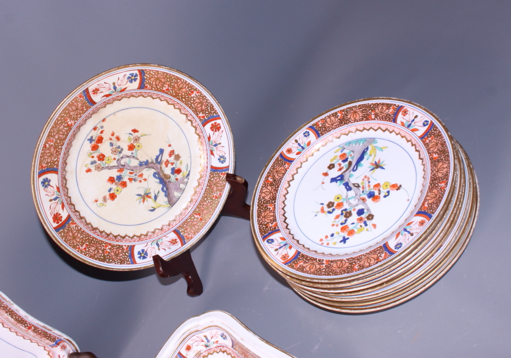 A 19th century English porcelain part dinner service, decorated in the Chinese style and painted - Bild 4 aus 5