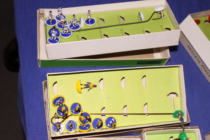 A model tin train kit, together with a quantity of various Subbuteo football game figures and - Image 6 of 8