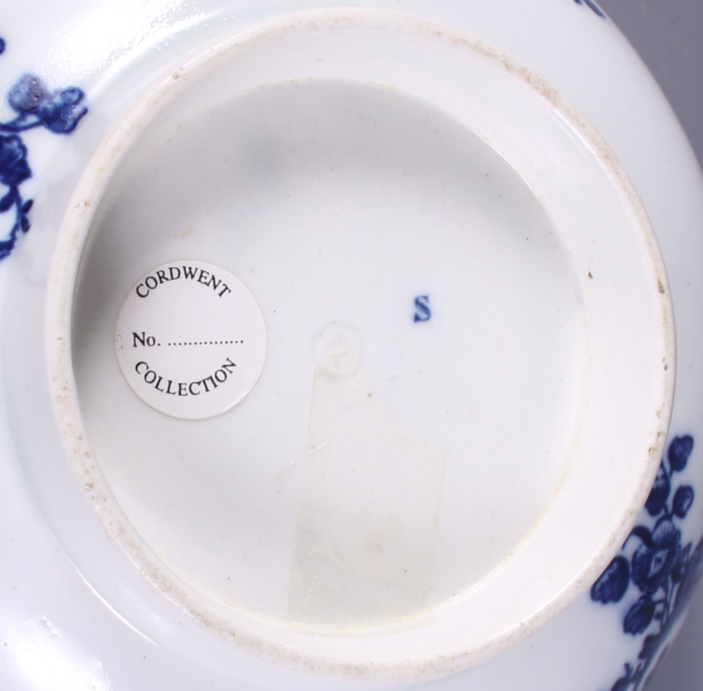 A 19th century blue and white Caughley bowl, decorated with various fruit and flowers, 6" dia, ex - Image 4 of 6