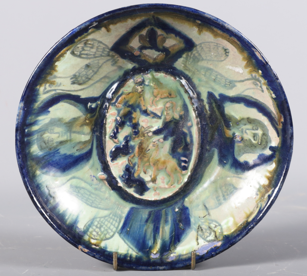 A French 19th century faience painted bidet liner, decorated blue painted flowers on a white ground, - Bild 4 aus 15