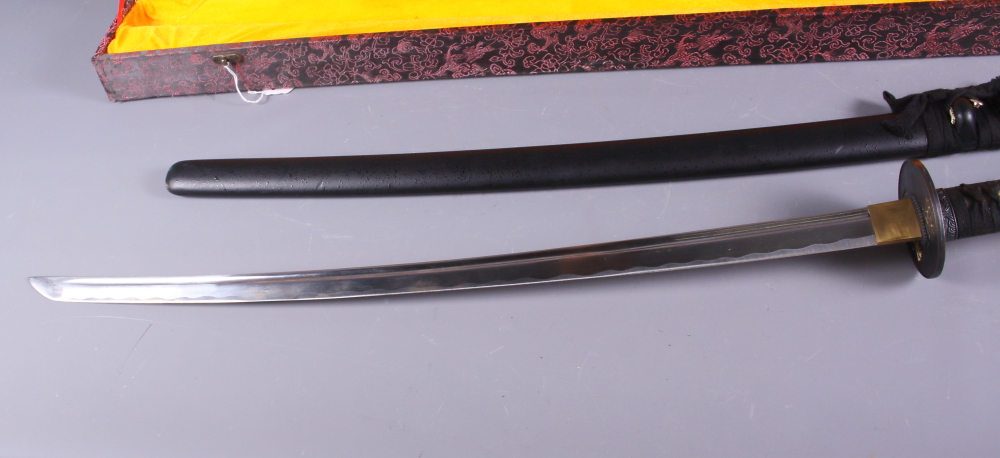 A well reproduced Japanese samurai sword, in fitted felt lined box - Image 7 of 7