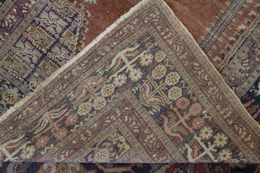 A Persian prayer rug with lantern design on a red ground and floral borders in shades of blue, red - Bild 3 aus 4