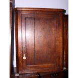 A Georgian oak corner hanging cupboard enclosed panel door, 35" wide