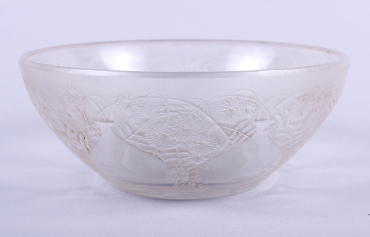 A Lalique coup, decorated "Verrerie d'Alsace" pattern, marked R.Lalique France, 5" wide - Image 5 of 6