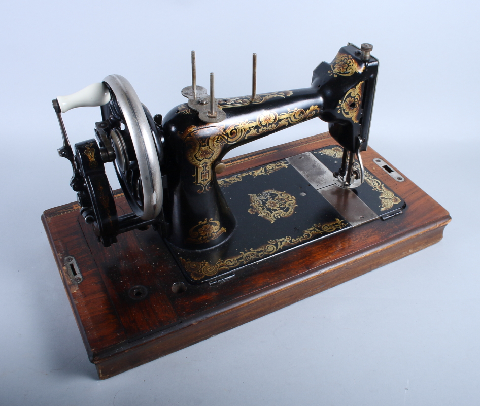 A Winselmann sewing machine, in inlaid case - Bild 4 aus 6