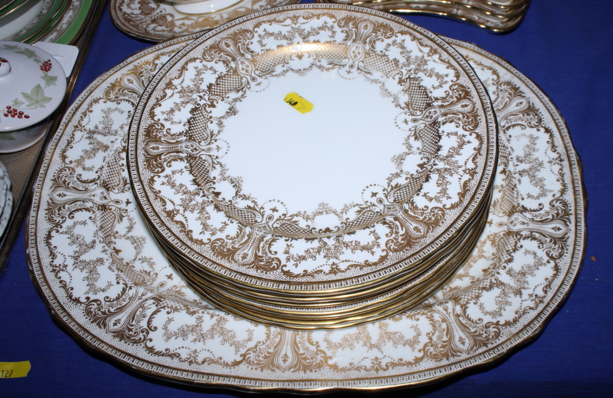 An Aynsley "Goldfinger" pattern part dinner service - Image 2 of 3