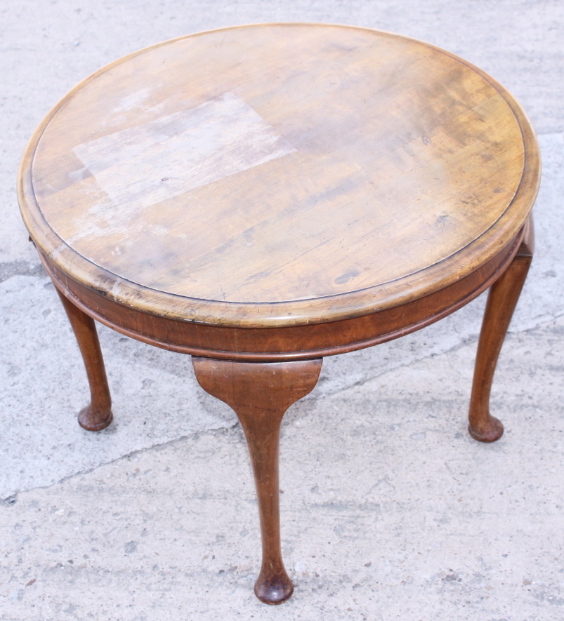 A pair of mahogany drop leaf tables, on turned column and quadruple splay supports, and a circular - Image 2 of 2