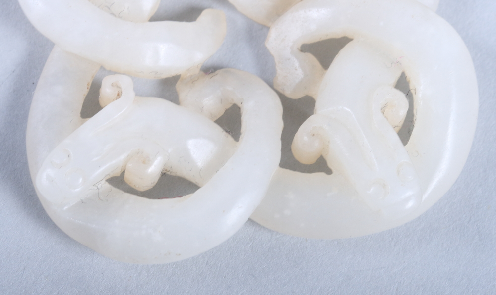 A 19th century? white jade brooch of four intertwining dragons, 1 3/4" wide - Bild 3 aus 4