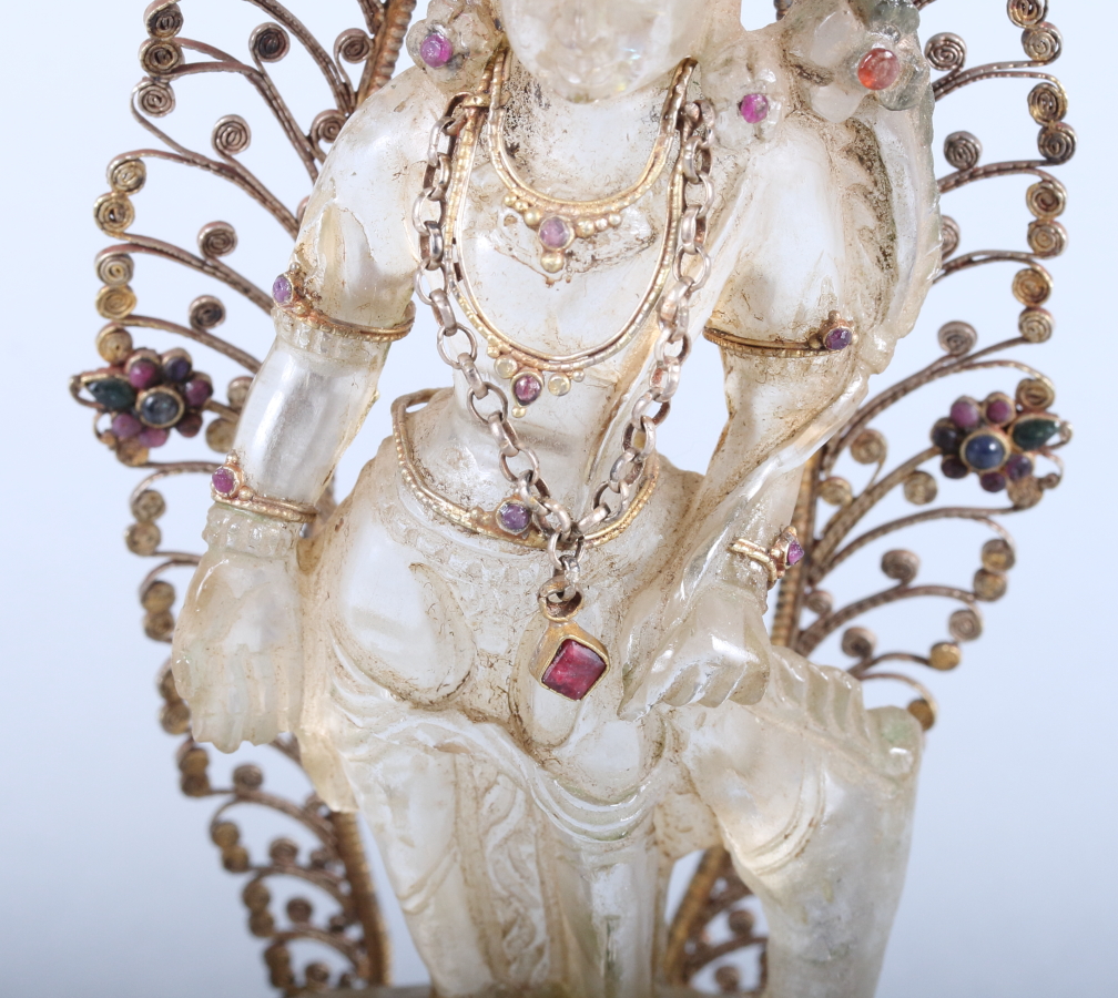 A 19th/early 20th century carved rock crystal deity with applied yellow metal and stone - Bild 2 aus 7