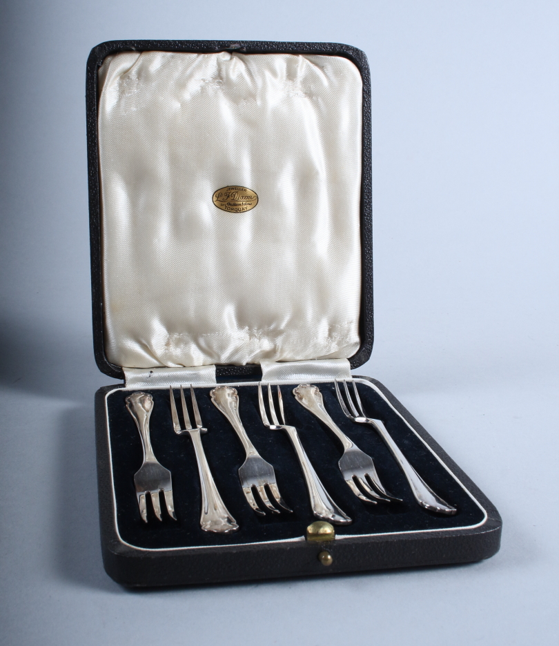 A silver plate four-piece teaset and five cases of plated flatware - Bild 4 aus 7