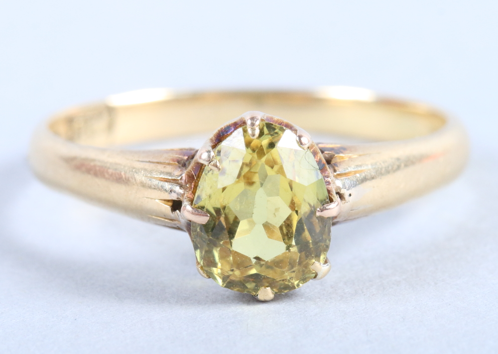 An 18ct gold ring set single pear-cut yellow sapphire, stone 1.15ct approx, 2.46g gross