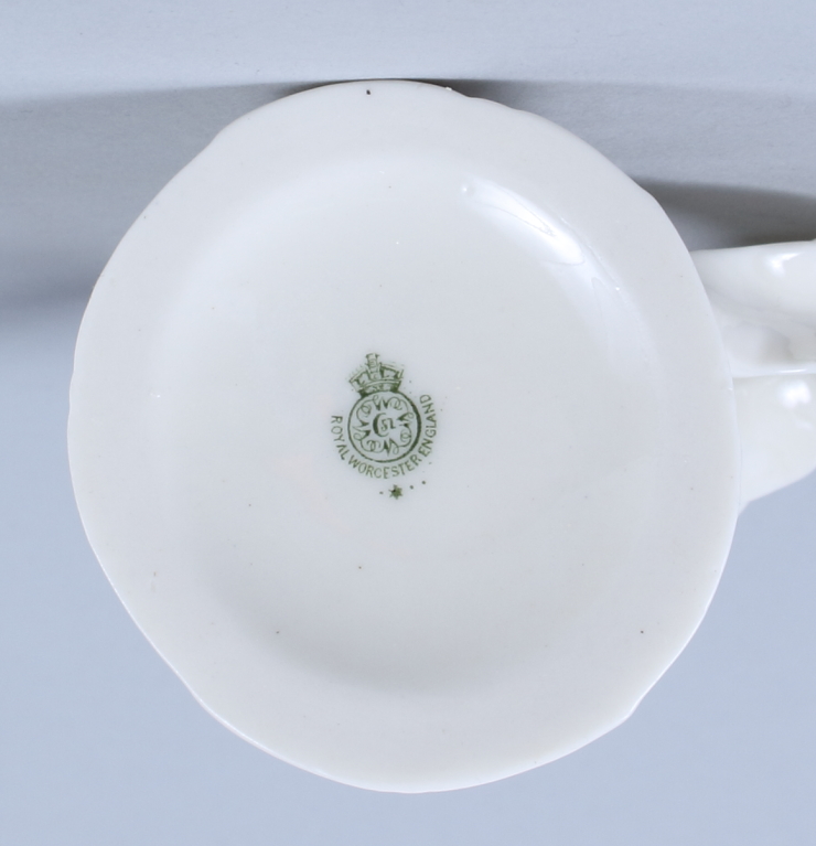 A Royal Worcester "leaf ware" porcelain milk jug and matching sugar bowl, 4" high - Image 3 of 5