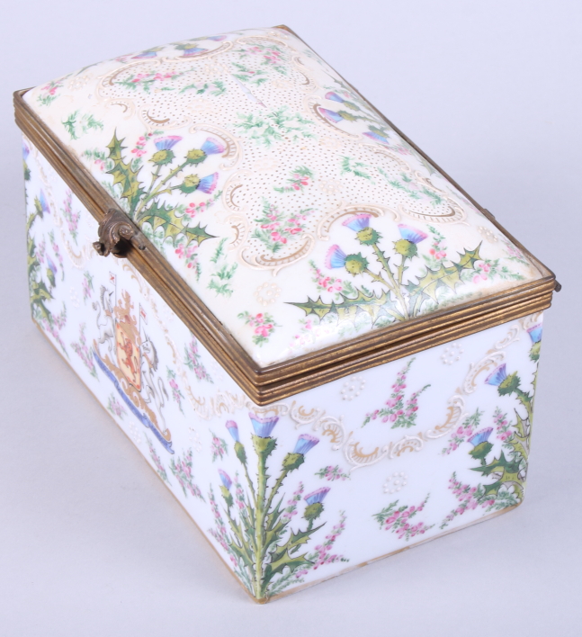 A 19th century, Samson of Paris, porcelain casket, decorated with flowers thistles and crest with - Image 2 of 7