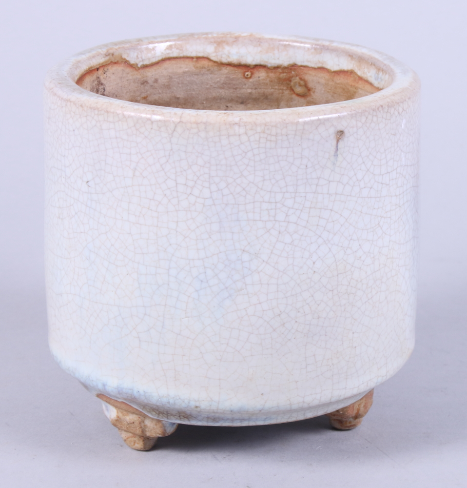 A Chinese 19th century crackle glaze cache pot, on three unglazed stylised feet, 4 1/4" high